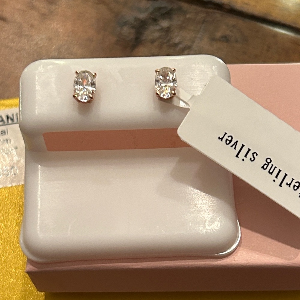 Luxury Rose gold oval 1.0 CT Moissanite Diamond Stud Earrings - Picture 6 of 6